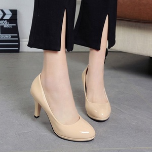 Eleganti <span class=keywords><strong>Scarpe</strong></span> con <span class=keywords><strong>Tacco</strong></span> <span class=keywords><strong>Basso</strong></span> Quadrato per Donne, Dettaglio in Foglia d'<span class=keywords><strong>Oro</strong></span>, <span class=keywords><strong>Scarpe</strong></span> Formali in Pelle Verniciata - Product Image 4