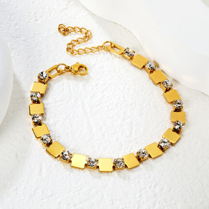 Pulsera de Cristal con Diseño Geométrico Cuadrado, Baño de Oro, Incrustaciones de Piedras Transparentes, Joyería para Uso Diario de Mujer BR29540AG - Product Image 1