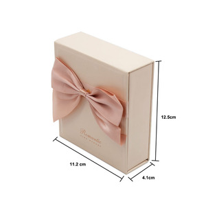 Gift Box Custom Printing Logo Pink Book Shaped Magnetic Gift Box Fashionable Jewelry Necklace Packaging Box Gift