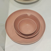 Assiettes à dîner en porcelaine rouge réactive d'hôtel moderne ensembles de bols à dîner vaisselle en céramique vaisselle pour restaurant traiteur