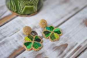 Boucles d'oreilles de créateur faites à la main pour filles et femmes clous ornés de cœurs pour toutes les occasions, y compris les fêtes - Product Image 5