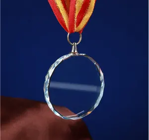 Trophée de cristal vierge personnalisé Gravure au laser Médaille de sport Prix en verre avec ruban Cadeaux souvenirs