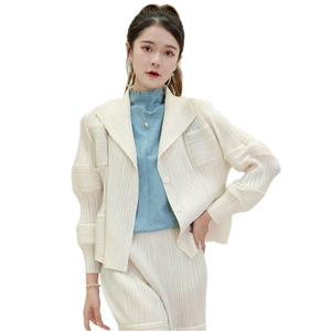 <span class=keywords><strong>Traje</strong></span> Casual Plisado Miyake para <span class=keywords><strong>Mujer</strong></span>, Conjunto de <span class=keywords><strong>Chaqueta</strong></span> y Pantalones Holgados de Otoño, 100% Poliéster Antipilling - Product Image 1