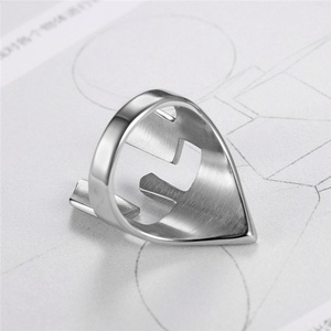 Anillo de Acero Inoxidable con Diseño de Cara de Guerrero Espartano, Chapado en Negro de Alto Brillo, Anillo de Boda y Compromiso Unisex, Joyería para Regalos y Fiestas - Product Image 5