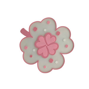 Sous-verre en silicone écologique personnalisé, motif trèfle à quatre feuilles et fleurs de cerisier, résistant à la chaleur, avec rangement intégré - Product Image 3