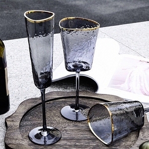Бокал из прозрачного бордового стекла с золотым ободком - Product Image 3