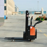 Chariot élévateur électrique compact 1,5T avec capacité de levage élevée et conception à faible entretien pour une charge rapide et une manutention efficace