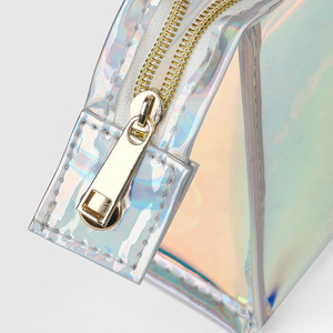 Bolsa de Maquillaje Transparente Holográfica de PVC Impermeable con Logotipo Personalizado, Bolsa de Cosméticos con Empaque Láser Holográfico - Product Image 4