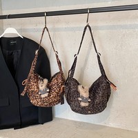Sac bandoulière polyvalent pour femme, motif léopard givré, design de niche, nouvelle mode, fermeture éclair, forme dumpling