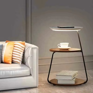 Moderna Lampada da Terra Intelligente da Comodino con Tavolino, Ricarica Wireless, Struttura in <span class=keywords><strong>Legno</strong></span> e Metallo e Luce Notturna a LED - Product Image 2