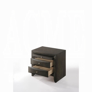 Comodino con finitura in rovere grigio, due cassetti e vassoio estraibile, mobile in legno per camera da letto - Product Image 2
