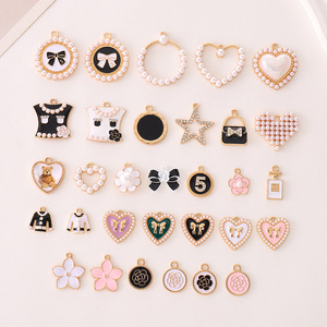 Colgante <span class=keywords><strong>de</strong></span> Aleación <span class=keywords><strong>de</strong></span> Zinc <span class=keywords><strong>de</strong></span> Lujo <span class=keywords><strong>para</strong></span> Collar DIY <span class=keywords><strong>de</strong></span> Mujer, Dije <span class=keywords><strong>de</strong></span> Corazón, Lazo, Botella <span class=keywords><strong>de</strong></span> <span class=keywords><strong>Perfume</strong></span>, Pulsera y Llavero, Accesorios <span class=keywords><strong>de</strong></span> Alta Gama - Product Image 1