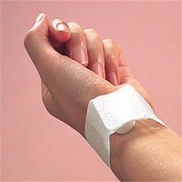 Pansement de compression radiale avec tampon hémostatique pour la protection des plaies après cathétérisme