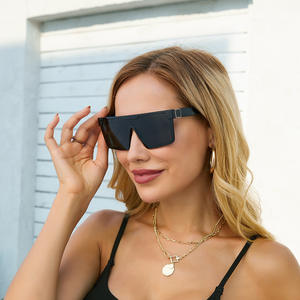 แว่นกันแดดผู้หญิงทรงใหม่ทันสมัย กรอบใหญ่ เลนส์ PC ป้องกัน UV400 สีดำลายหินอ่อน แฟชั่นอินเทรนด์ - Product Image 4