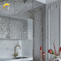 Revêtement mural en acier inoxydable moderne de forme personnalisée CL06, effet vague d'eau, pour salon, tôle embossée avec finition laminée à froid