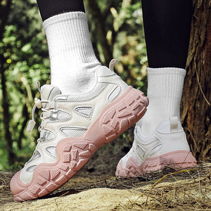 รองเท้าเดินป่าแบบสวมใส่สบาย น้ำหนักเบา สำหรับผู้ชายและผู้หญิง ทนทานต่อการสึกหรอ นุ่มสบาย ด้านบนทำจาก PU ตาข่าย บุผ้าฝ้าย พื้นรองเท้าด้านนอกทำจากยาง - Product Image 4