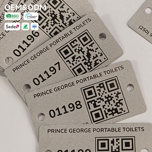 Etichette per beni resistenti all'usura con codice QR personalizzato inciso al laser per il tracciamento di strutture pubbliche portatili con codice a barre - Product Image 3