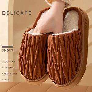 Chaussons d'intérieur en coton pour femmes, doux et moelleux, à bout fermé, antidérapants, chauds pour la maison - Product Image 1