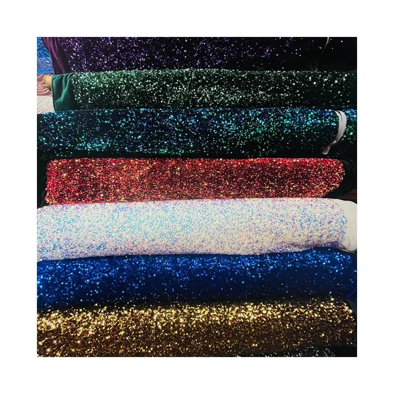 Fabricants de textiles longue robe en velours de soie femmes velours sequin tissu rouleau brillant sequin velours tissu pour vêtements