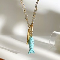 Collier pour femme en acier inoxydable avec pendentif petit poisson en turquoise et chaîne en corde tressée, collier personnalisé pour femme