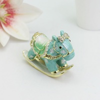 SHINNYGIFTS Boîte à bijoux en métal traditionnelle en forme de cheval à bascule, émail peint à la main, figurine pour la décoration de la maison et les cadeaux pour enfants
