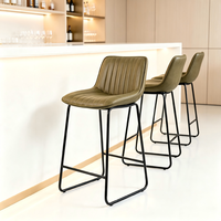 Tabouret de comptoir moderne à base de traîneau, assise en cuir PU avec coutures verticales, structure métallique stable pour îlot de cuisine et bar intérieur