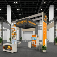 Stand d'exposition rétroéclairé attrayant pour salon professionnel, personnalisable, avec caisson lumineux SEG de 10 pieds, bannières suspendues et comptoirs