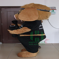 Cochon brun personnalisé avec des vêtements noirs mascotte costume cosplay habillage marche performance sport cochon mascotte costume