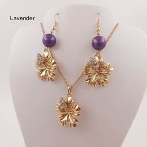 Boucles d'oreilles hawaïennes hibiscus pour femme, ensemble de bijoux tribal en or avec perle noire, anneau simple à remplissage d'or - Product Image 1