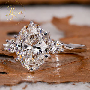 Anillo de Compromiso Trilogía con Diamante Cultivado en Laboratorio Certificado por IGI, Personalizado en Oro de 10K, 14K o 18K, Corte Ovalado, Anillo de Diamante Creado en Laboratorio para Mujer - Product Image 2