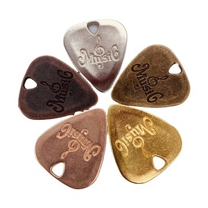 Hoogwaardige op maat gemaakte metalen gitaarplectrums met kleurrijk logo en voor verschillende soorten snaren - Product Image 2