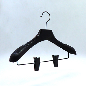 Appendiabiti in plastica antiscivolo personalizzabili con logo, neri e bianchi, per gonne da donna, abiti da sposa, giacche, abiti da uomo, cappotti, bikini e camicie - Product Image 4