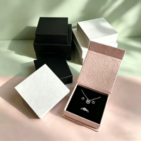 Boîte cadeau magnétique pour bijoux, boîte en papier texturé premium pour l'emballage de bagues, colliers et boucles d'oreilles