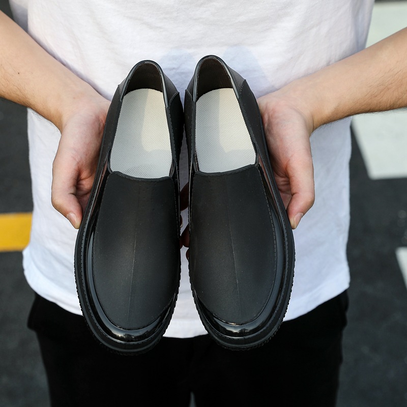 588 chaussures simples noires-un mètre plus grand