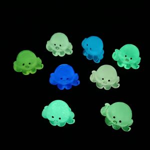 100 unids/lote 14*18MM luminosas Mini figuritas de pulpo de resina que brillan en la oscuridad adorno en miniatura para casa de muñecas paisaje habitación DIY artesanía - Product Image 2