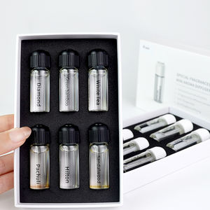 موزع عطر السيارة العصري بزجاجة زجاجية 6*5 مل وزيت عطري وغطاء لولبي أسود وأبيض ومنقي هواء بتصميم أنيق - Product Image 1