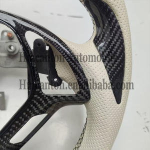Volante Deportivo Popular de Fibra de Carbono con Agarre de Cuero Perforado y Luces LED, Compatible con Infiniti G27 G37 - Product Image 4
