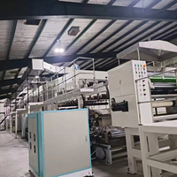Machine de revêtement adhésif pour film réfléchissant, machine de revêtement et de laminage de film réfléchissant auto-adhésif