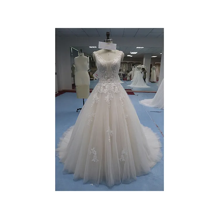 Fall 2021 Elegant Luxury Long Lace Princess Wedding Dress Plus Size Lace Ball Dress Wedding Bridal Dress