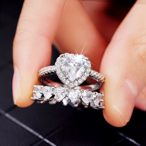 Set di anelli con zirconi scintillanti a forma di cuore per donna, gioielli romantici da regalo per matrimonio da principessa - Product Image 2