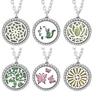 Collier pendentif diffuseur d'huiles essentielles en acier inoxydable ajouré, tendance - Product Image 2