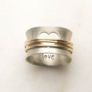 Anello a Cuore per Donne, Aperto e Regolabile, Bicolore in Rame, Gioiello Romantico Elegante per Uso Quotidiano - Product Image 6