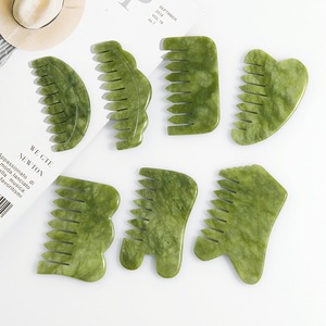 Kindfull Großhandel Xiuyan Jade Kamm Natürlicher Gua Sha Kopfmassage-Kamm Kopf-<span class=keywords><strong>Meridian</strong></span> Gesichts-Schabewerkzeug zur Entspannung - Product Image 4