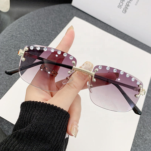 משקפי שמש ללא מסגרת עם נקודות יהלום חוצות גבולות, עדשות ימיות חדשות סִגְנוֹן משקפי Catwalk אופנתיות היפ-הופ סִגְנוֹן - Product Image 2