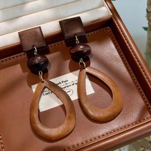 Boucles d'oreilles vintage en bois en forme de goutte d'eau pour femmes, bijoux pendantes à la mode - Product Image 3