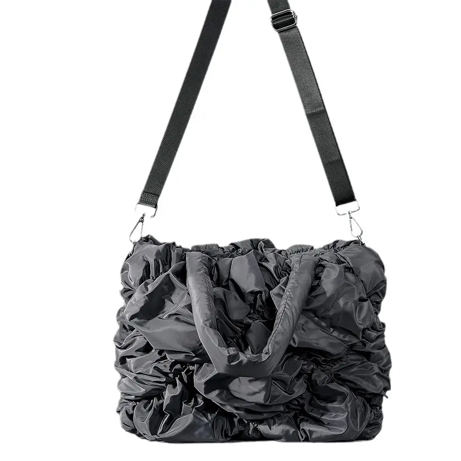 Nylon-Daunen tasche für Frauen mit großer Kapazität, leichter, plissierter Wolken tasche und blumen förmiger Handtasche
