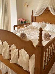 Cama de Matrimonio Francesa Tradicional de Madera Maciza Hecha a Medida con Estilo Suave - Product Image 4
