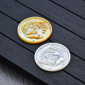 Colgante redondo de 31mm con tallado de conejo de nácar natural, accesorio Hanfu de estilo chino tradicional - Product Image 1