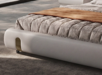 Lit en cuir de vachette de qualité supérieure au design minimaliste italien, avec structure en bois de sapin et en acier, garnissage en éponge haute résilience