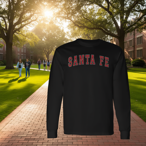 Camiseta de manga larga Santa Fe con texto rojo, estilo universitario, ropa deportiva - Product Image 3